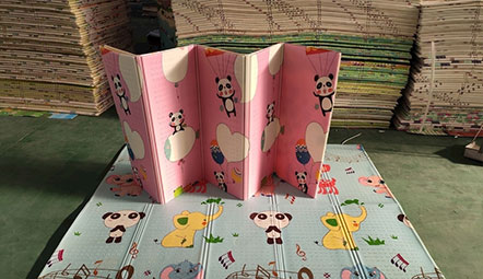 宝宝用的爬行垫选什么材质的比较安全？