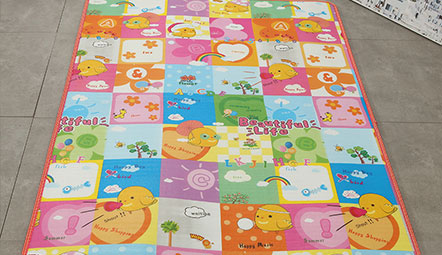 今天来聊聊折叠爬爬垫是怎么生产的